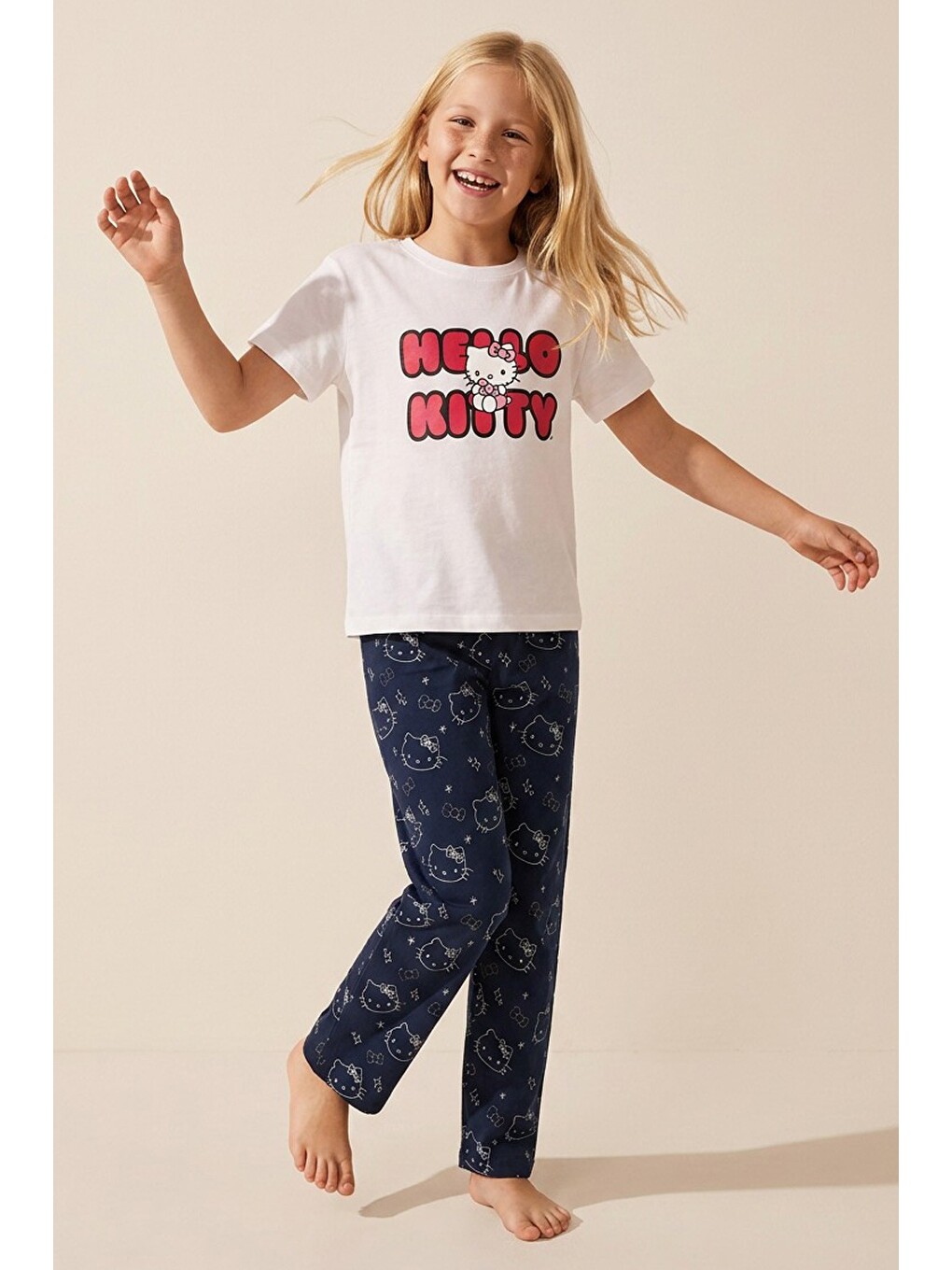 Ekru Hello Kitty Lisanslı %100 Pembe Çok Renkli Bisklet Yaka Pijama Takım 26120461-3