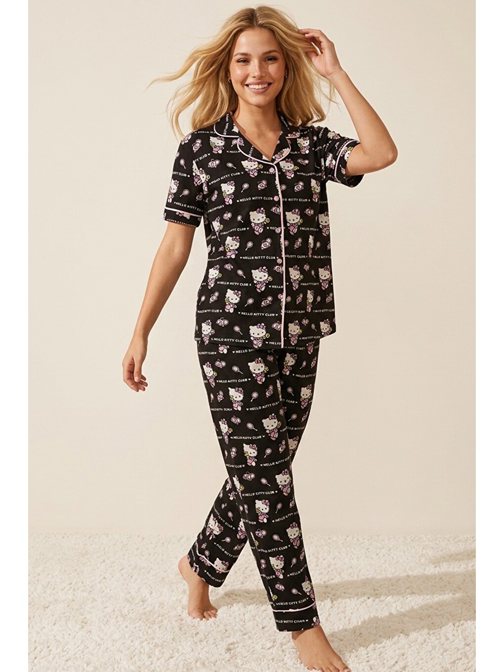 Karışık Hello Kitty Lisanslı %100 Pamuk Pembe Çok Renkli Düğmeli Biyeli Pijama Takım 26120451-1