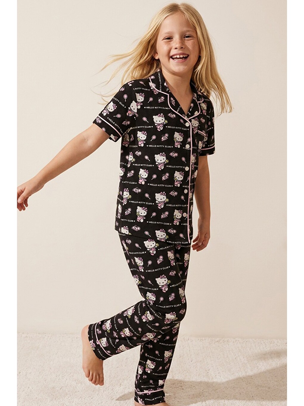 Karışık Hello Kitty Lisanslı %100 Pamuk Pembe Çok Renkli Düğmeli Biyeli Pijama Takım 26120451-3
