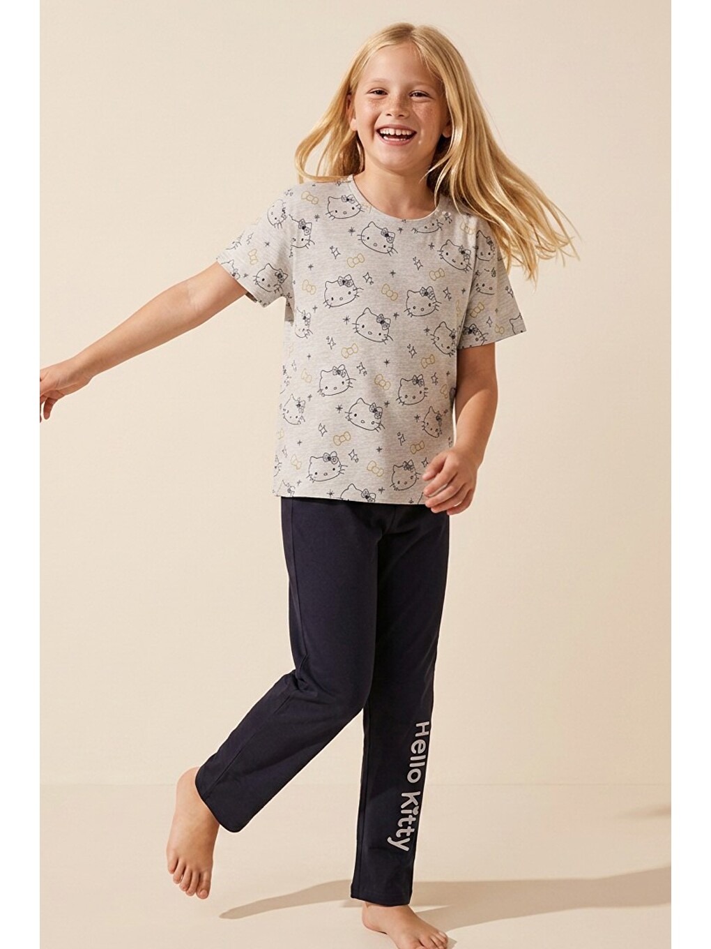 Gri Hello Kitty Lisanslı %100 Pembe Çok Renkli Bisklet Yaka Pijama Takım 26120461-3