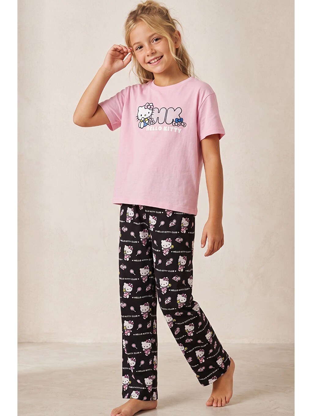 Hello Kitty Lisanslı %100 Pembe Çok Renkli Bisklet Yaka Pijama Takım 26120461-3