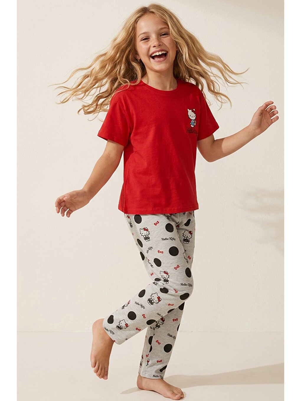 Kırmızı Hello Kitty Lisanslı %100 Pembe Çok Renkli Bisklet Yaka Pijama Takım 26120461-3