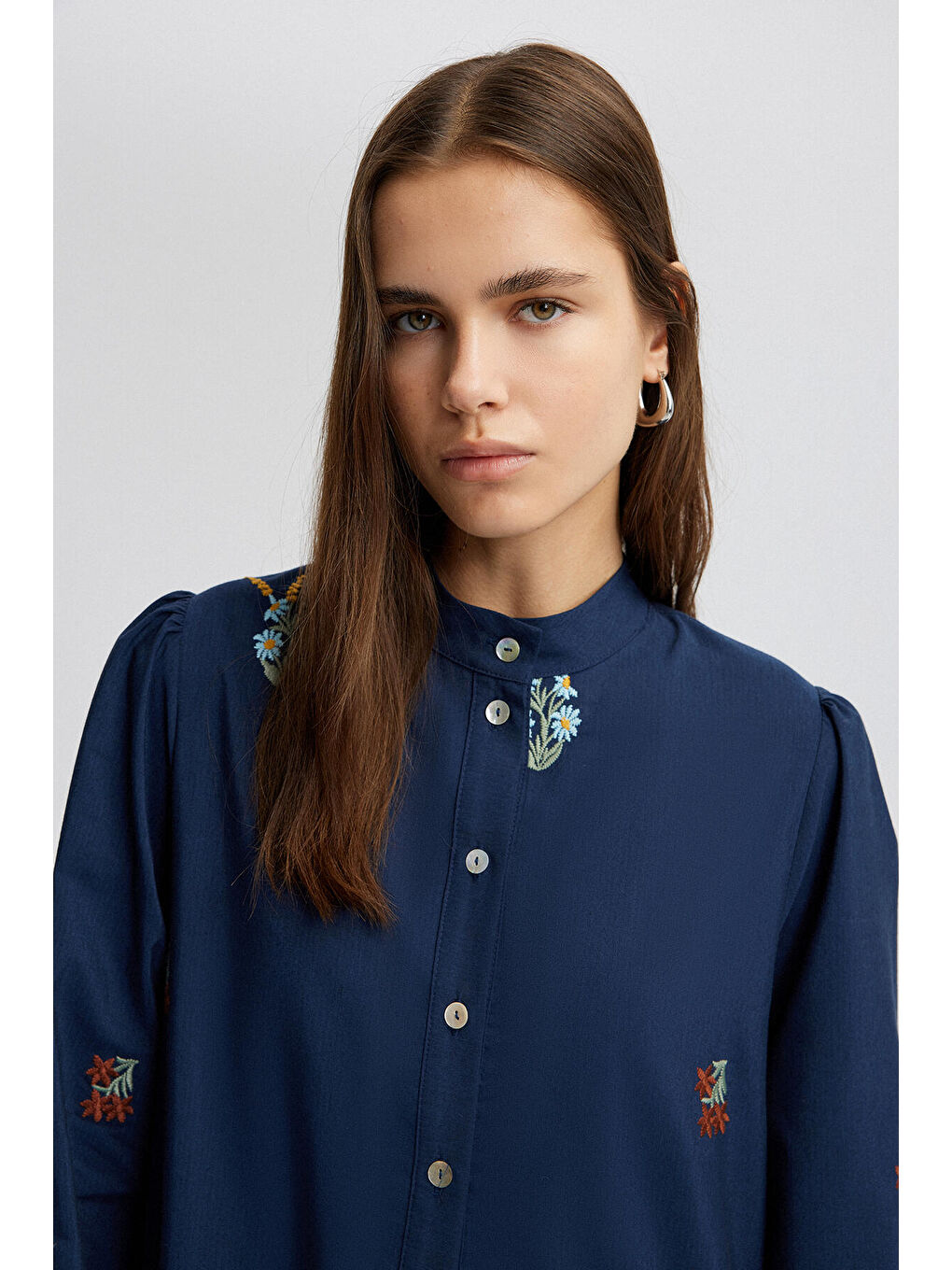 Lacivert Sedef Düğmeli Nakışlı Elbise-4