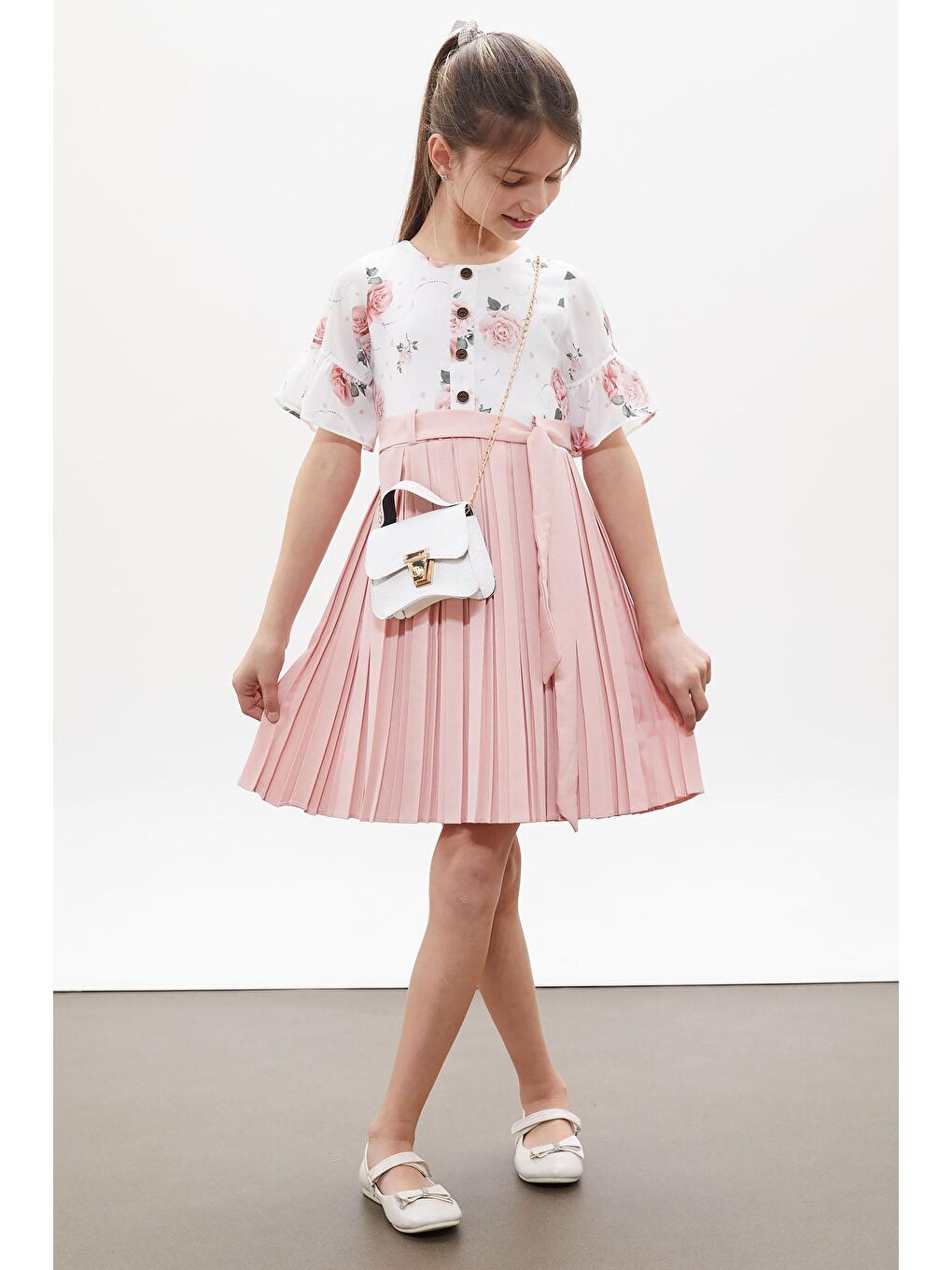 Açık Pembe Gül Desenli Kısa Kollu Çantalı Kız Çocuk Pileli Elbise 18263