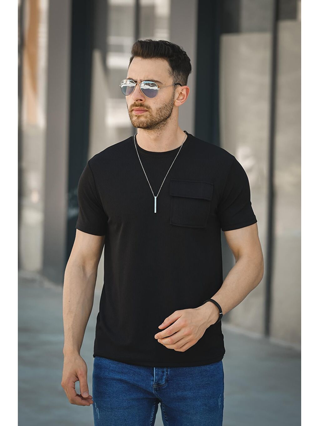 Siyah Mela Kolye Hediyeli Tek Cep Slim Fit Likralı Erkek Tişört