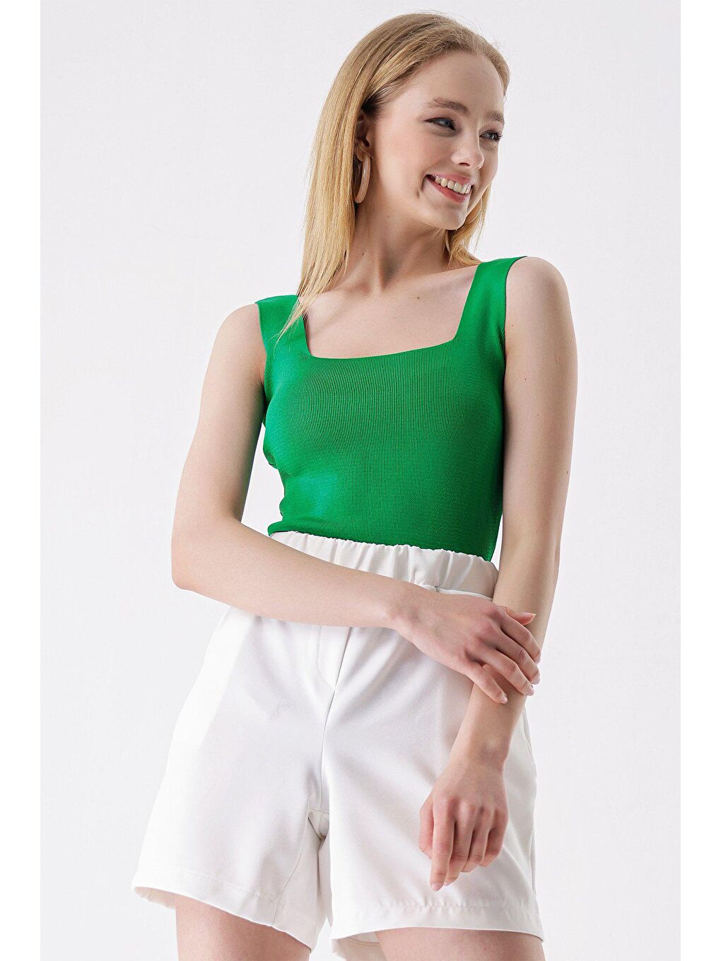 Yeşil Kare Yaka Geniş Askılı BLUZ-2