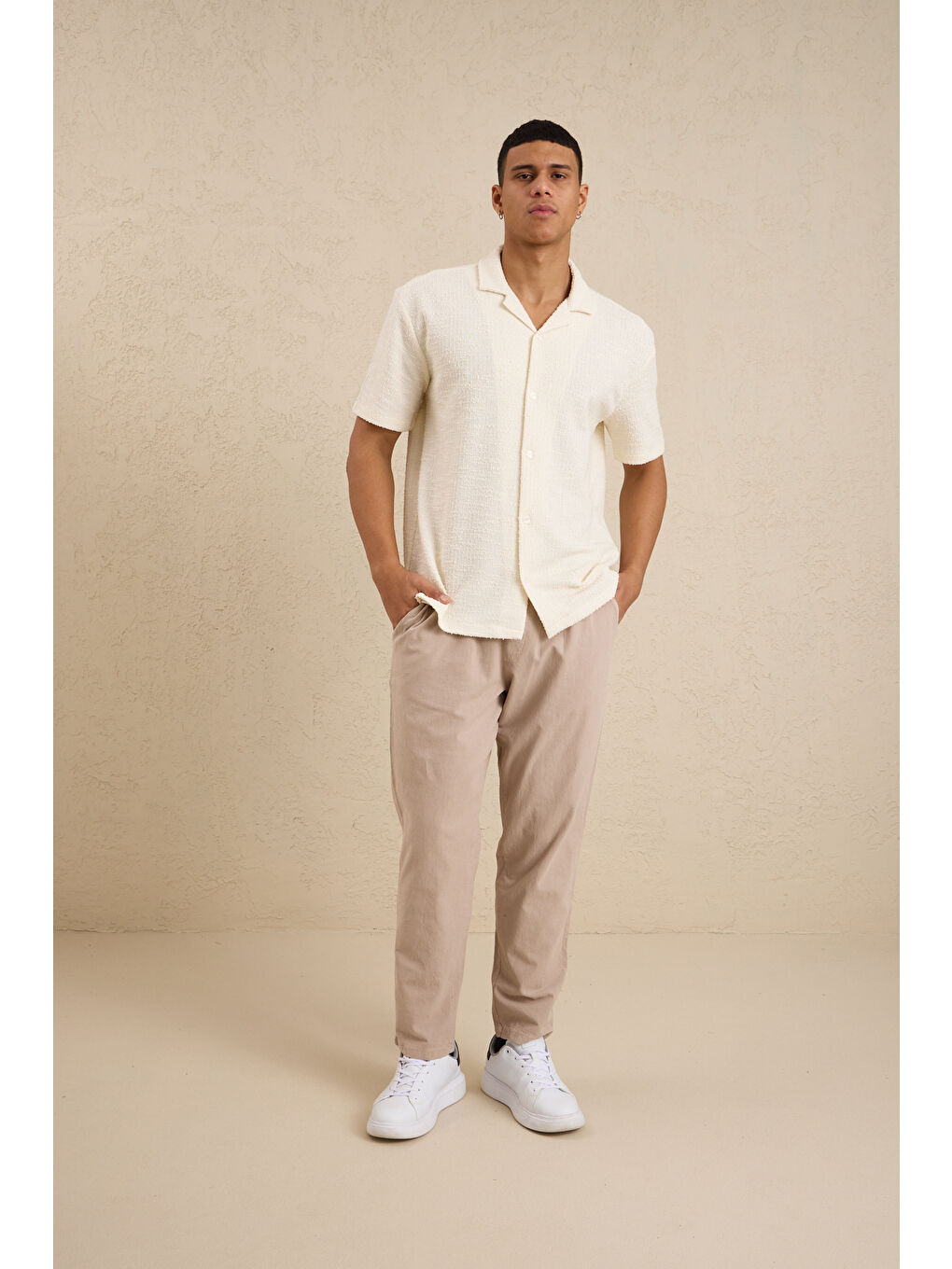 Erkek Teknik Kumaş Jakarlı Gömlek Ekru