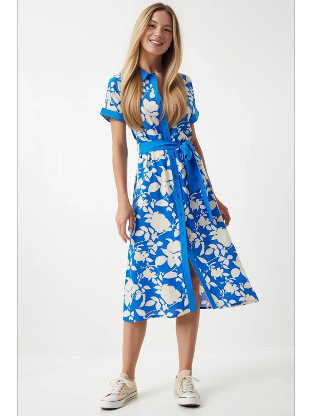 Kadın Mavi Krem Kuşaklı Çiçek Desenli Düğmeli Yazlık Viskon Elbise HZL24S-BD124551-1