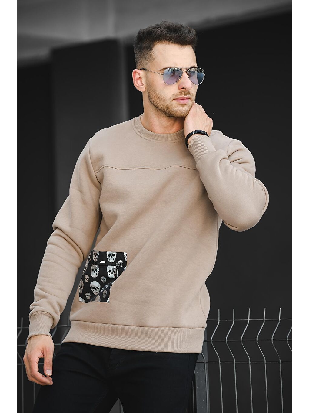 Kahverengi Üç İplik Şardonlu Kuru Kafa Baskılı Cep Detaylı Erkek Sweatshirt