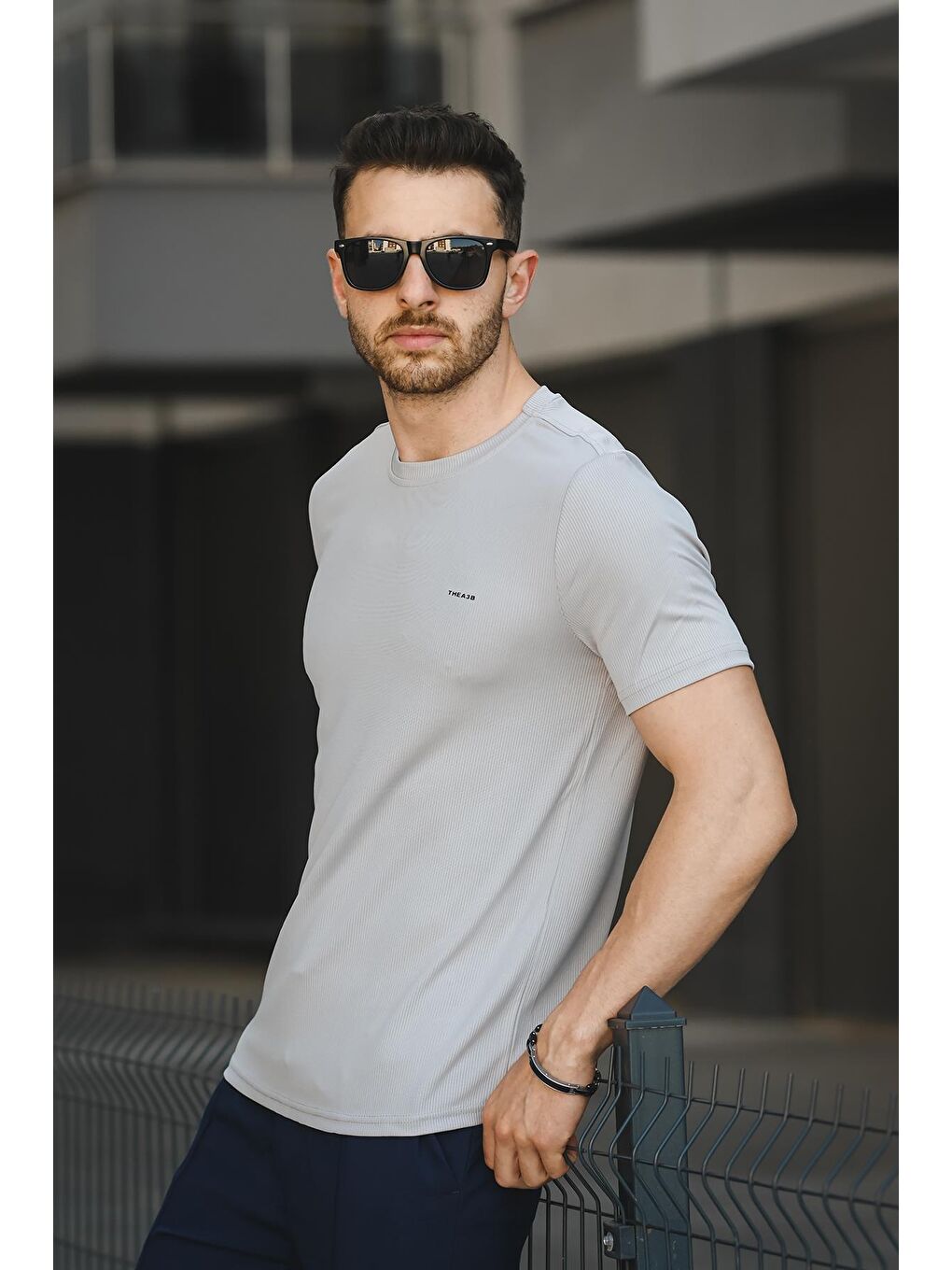 Gri Thea3b Jakar Kumaş Slim Fit Likralı Basic Erkek Tişört