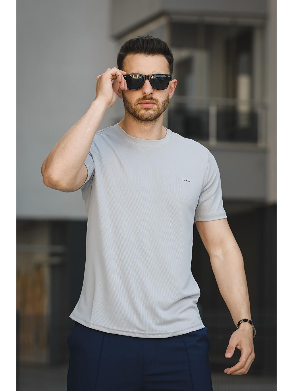 Gri Thea3b Jakar Kumaş Slim Fit Likralı Basic Erkek Tişört-1
