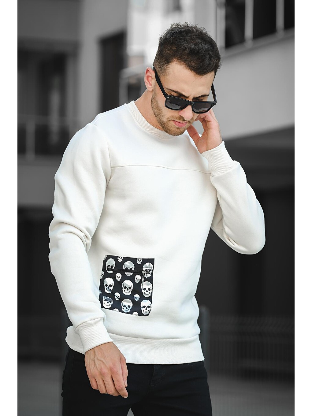 Ekru Üç İplik Şardonlu Kuru Kafa Baskılı Cep Detaylı Erkek Sweatshirt