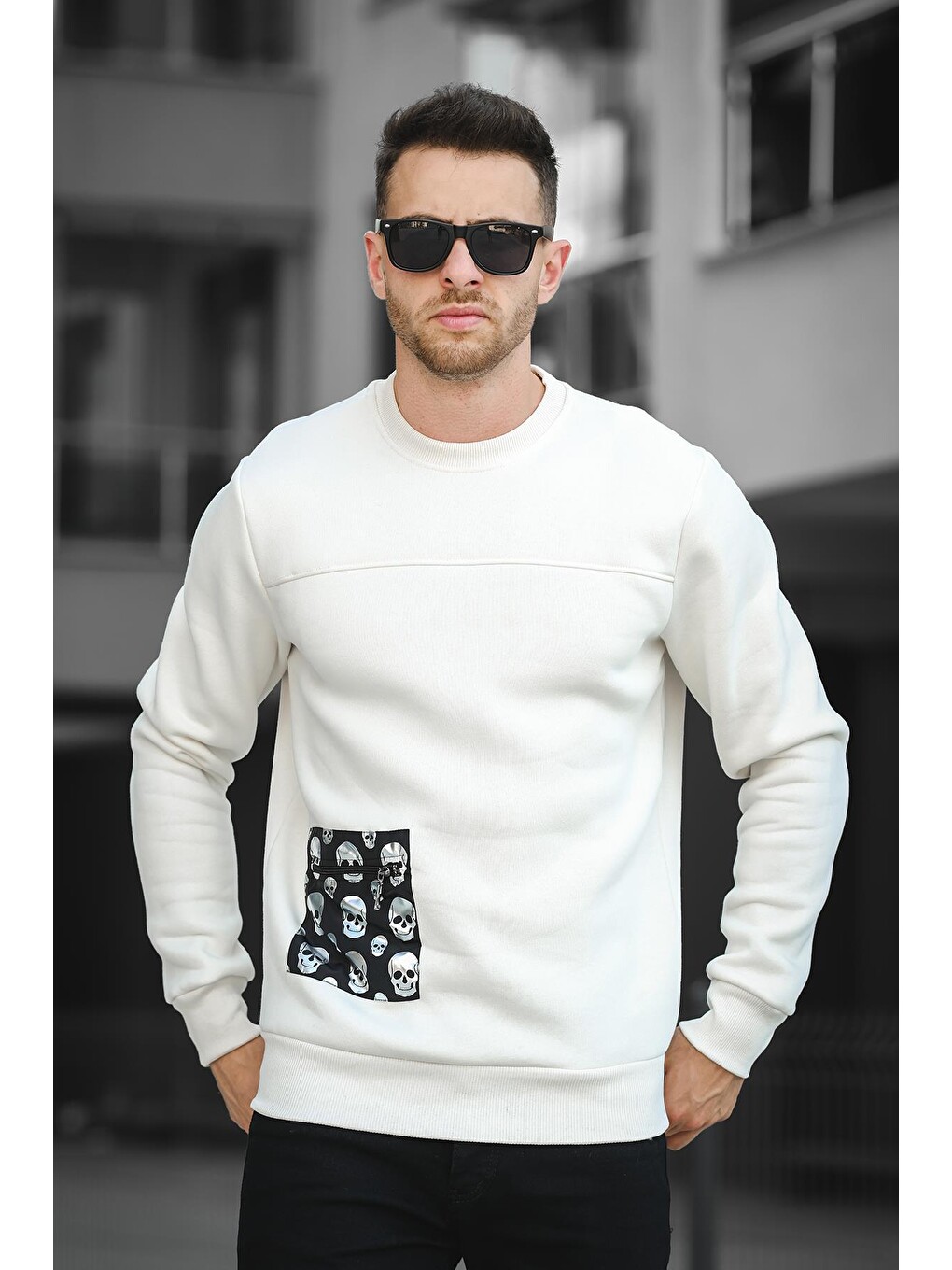 Ekru Üç İplik Şardonlu Kuru Kafa Baskılı Cep Detaylı Erkek Sweatshirt-2