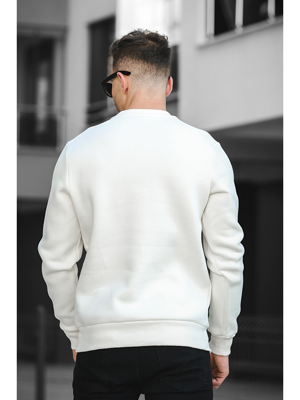Ekru Üç İplik Şardonlu Kuru Kafa Baskılı Cep Detaylı Erkek Sweatshirt-3