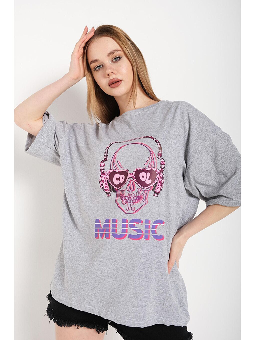 Trendseninle Gri Kadın Gri Oversize T-shirt Music Ön Baskılı Tişört