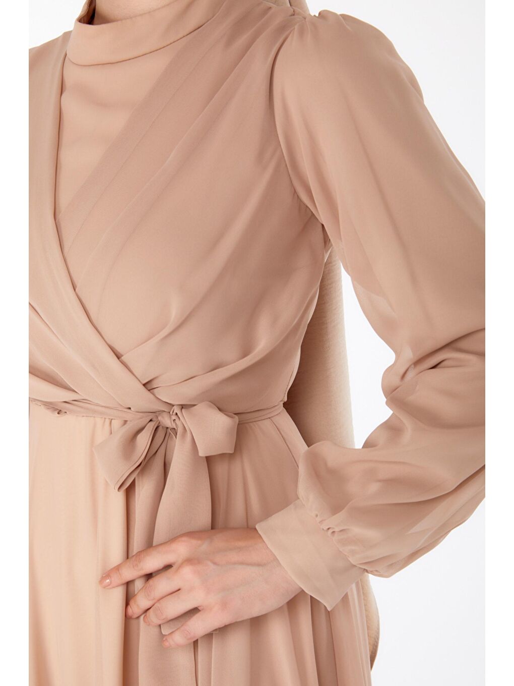 Hakim Yaka Kadın Bej Kruvaze Yaka Kuşaklı Abiye Elbise - 23864-5