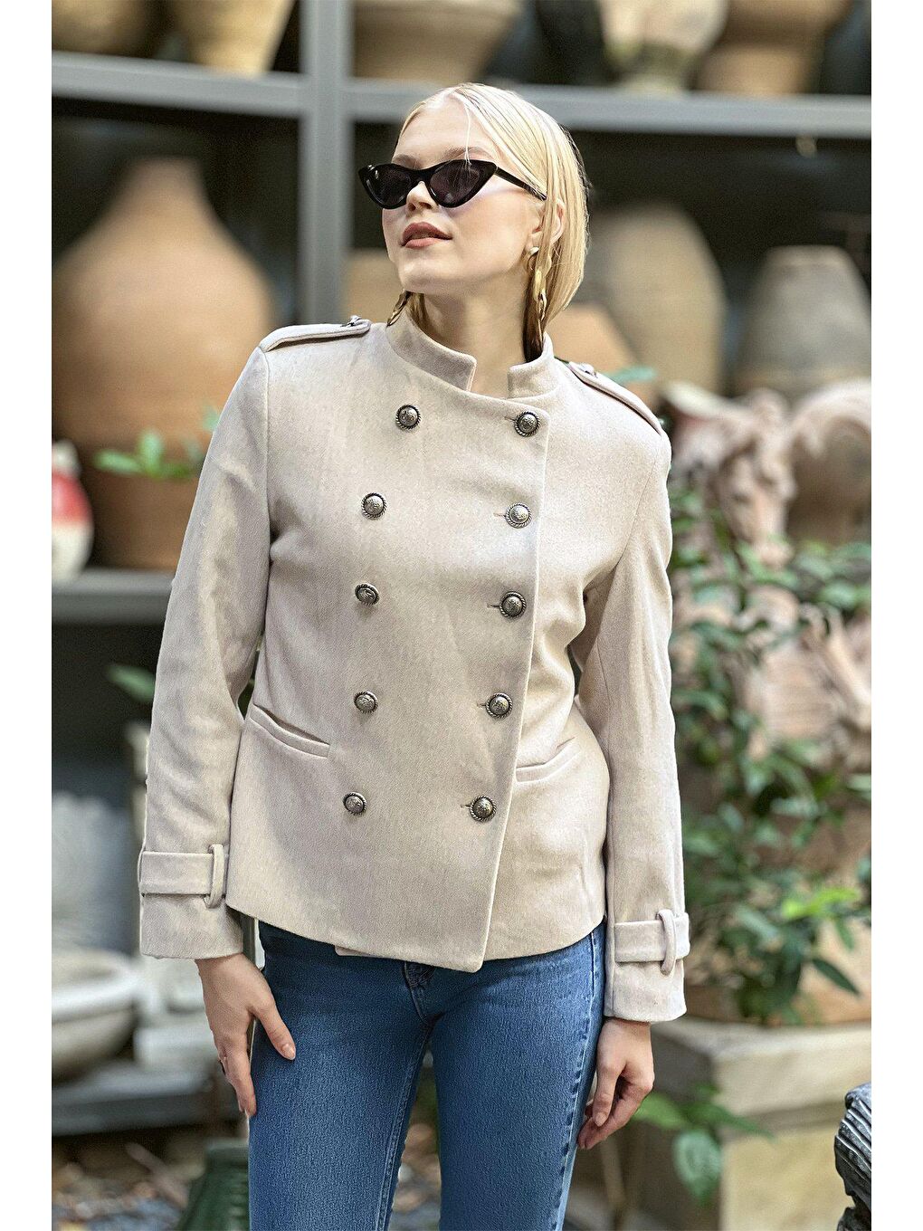 Bej Komutan Hakim Yaka Düğmeli Kaban