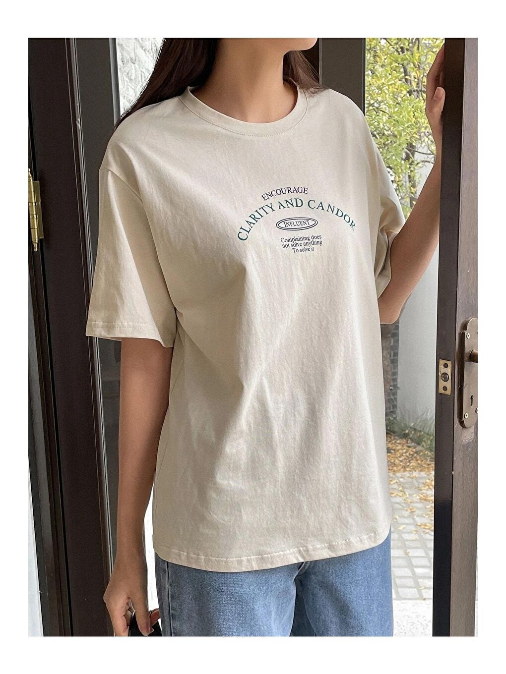 Kadın Bej Clarity And Candor Baskılı Oversize T-shirt-2