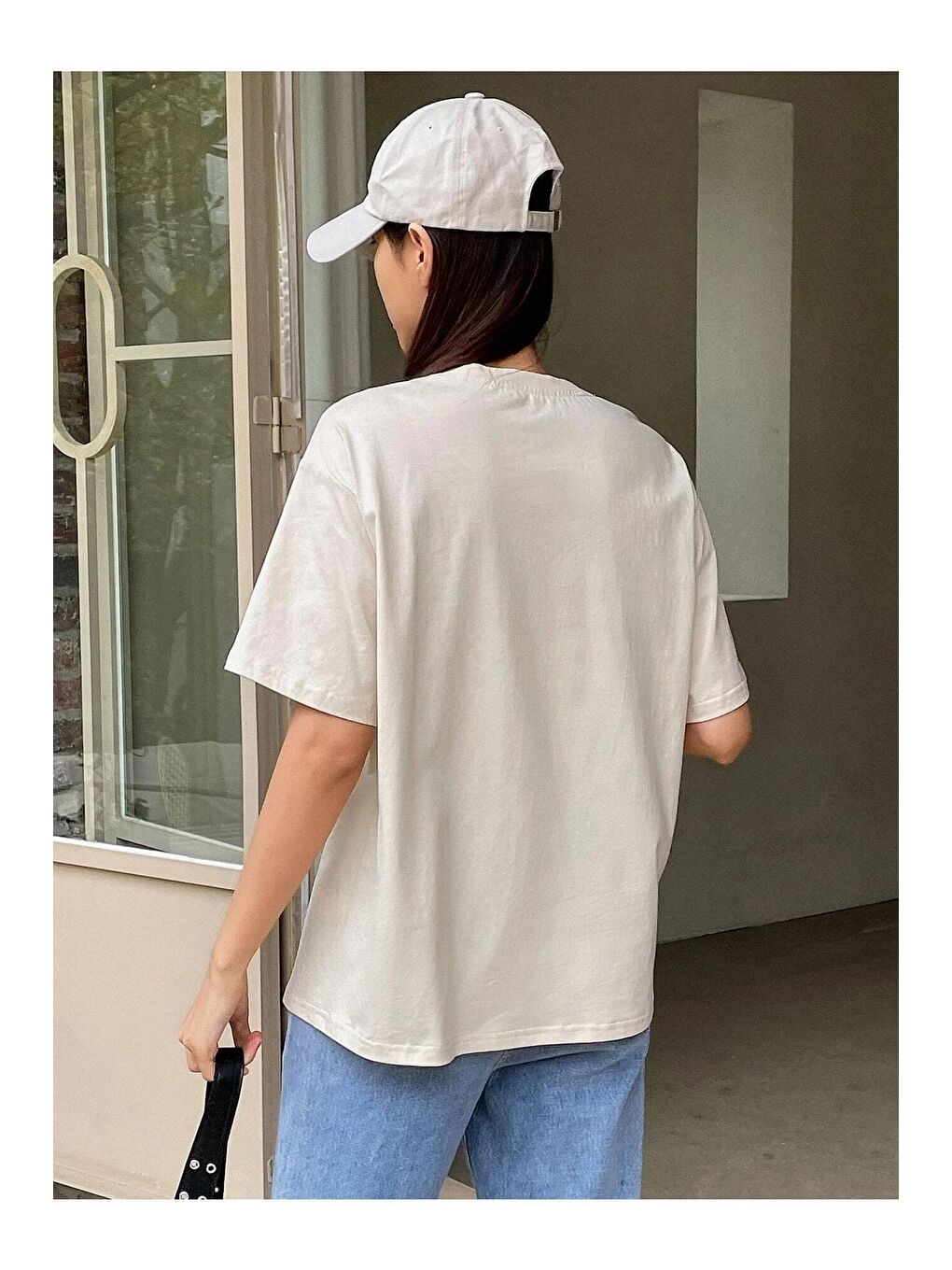 Kadın Bej Clarity And Candor Baskılı Oversize T-shirt-4