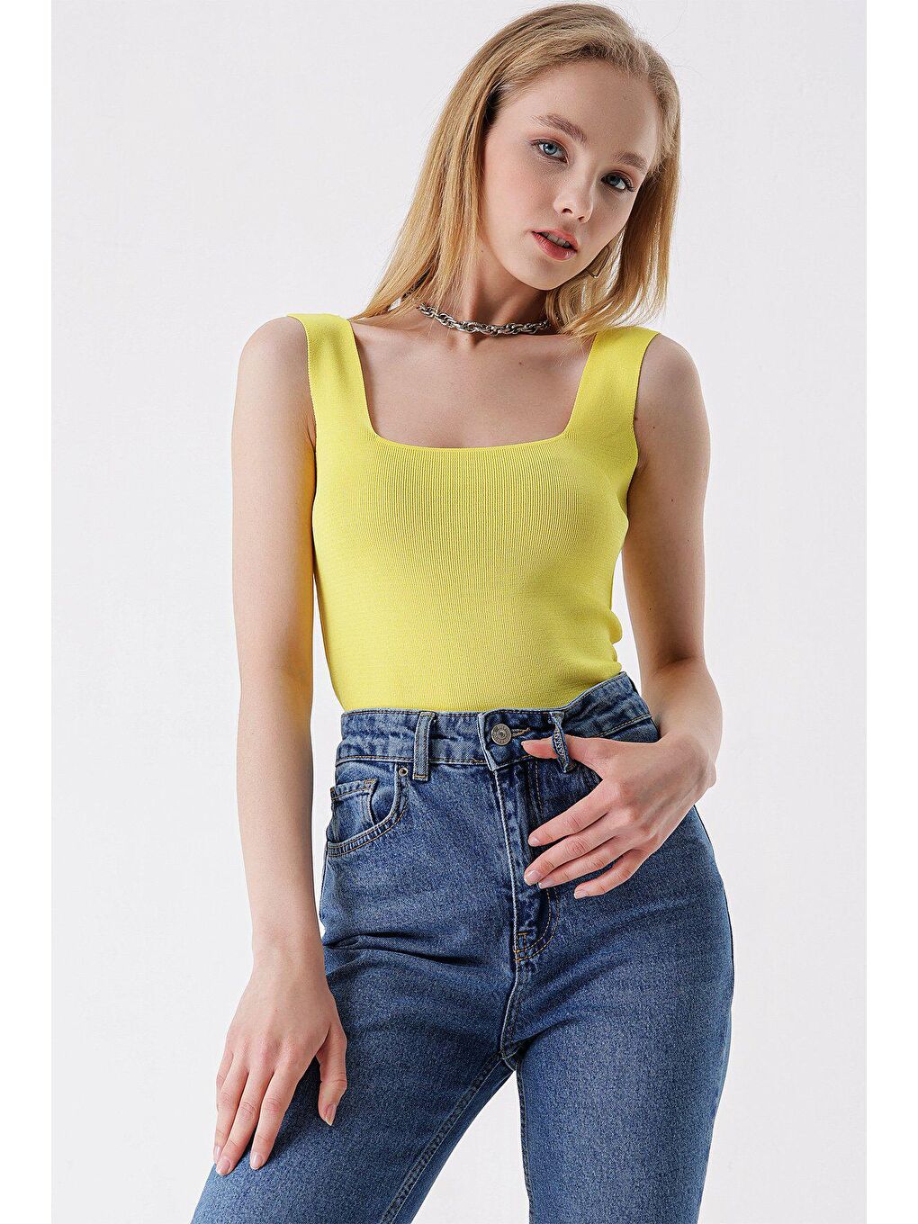 Sarı Kare Yaka Geniş Askılı BLUZ-1