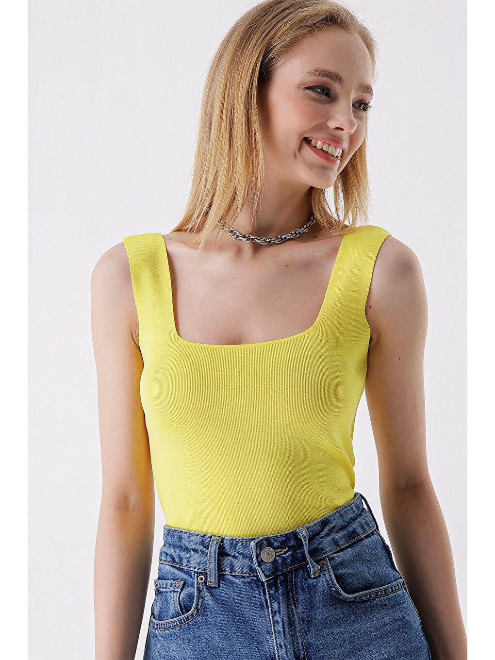 Sarı Kare Yaka Geniş Askılı BLUZ-2