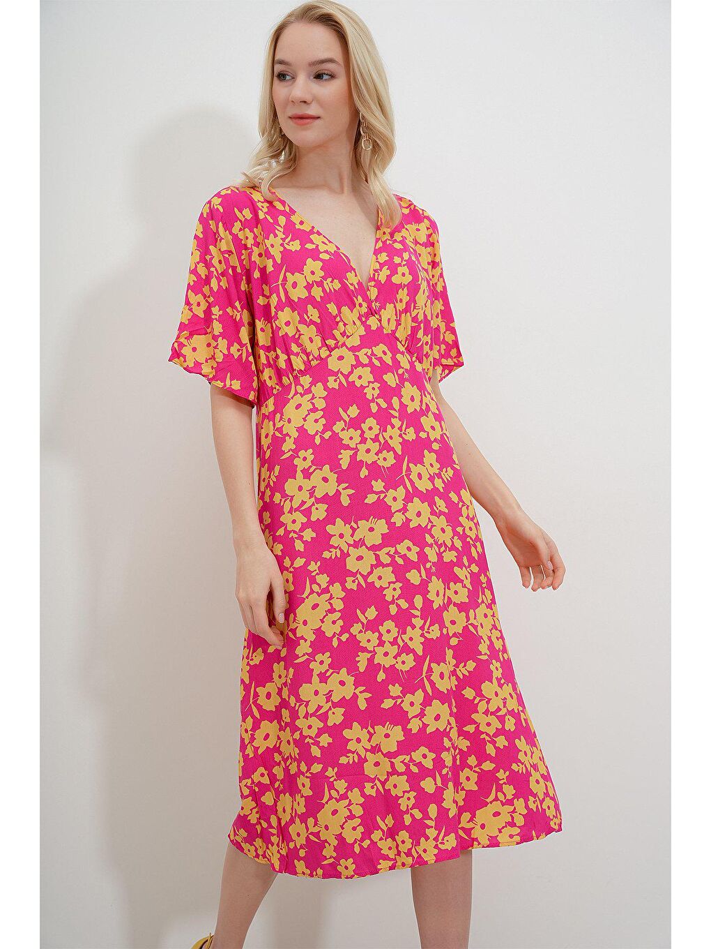 Fuşya V Yaka Kısa Çiçekli Kol ELBİSE-2
