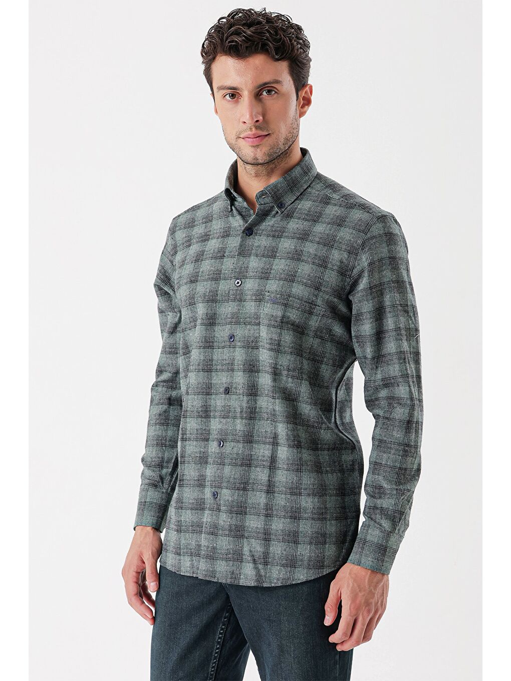 Koyu Yeşil Uzun Kollu Ekoseli Gabardin Sert Yaka Cepli Casual Comfort Fit Gömlek 1004235113