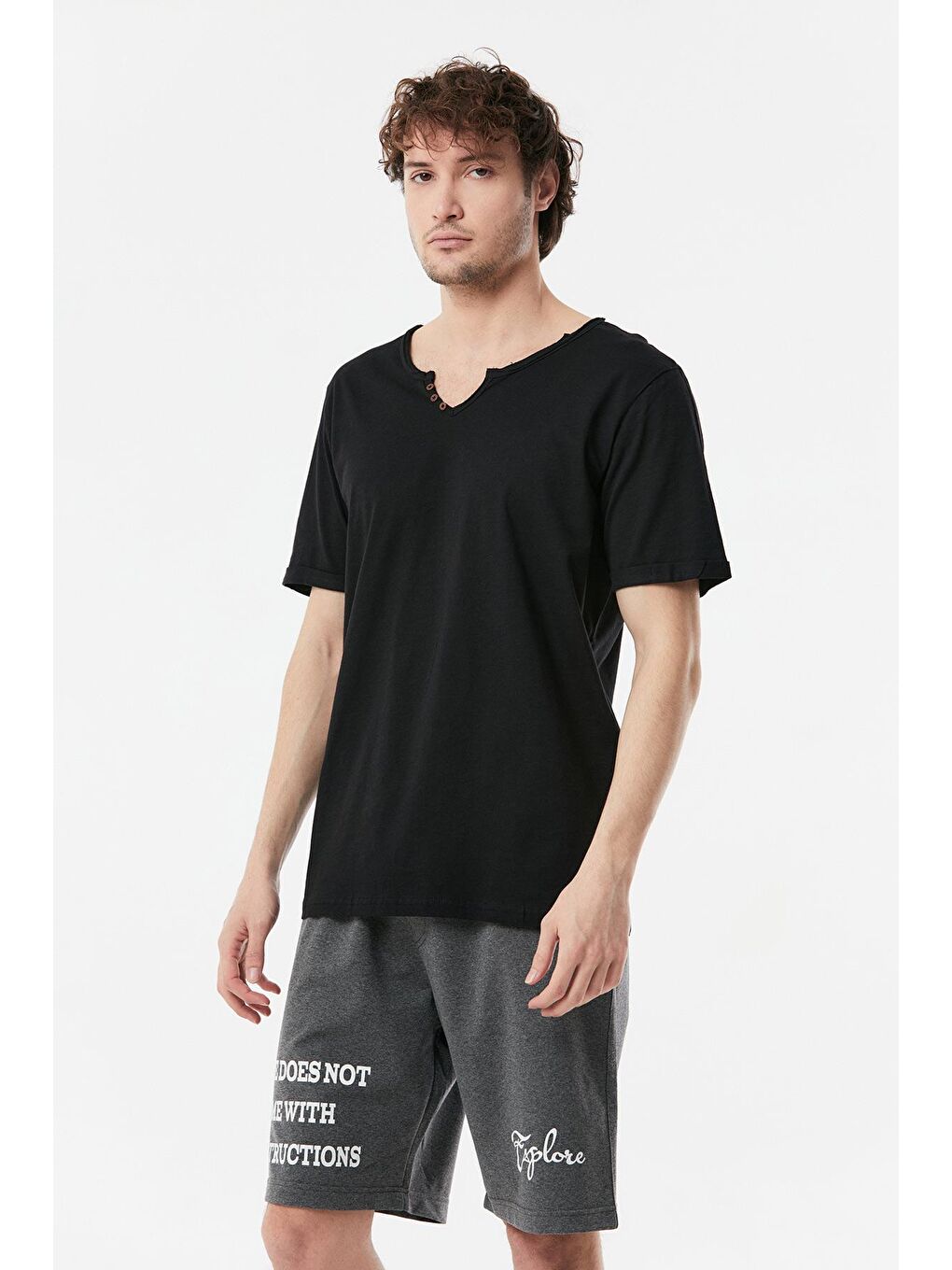 Siyah Basic V Yaka Tişört