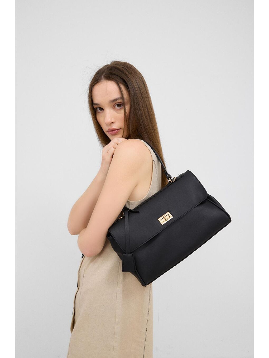 Amara Kilitli Klasik Omuz Çantası Siyah-1