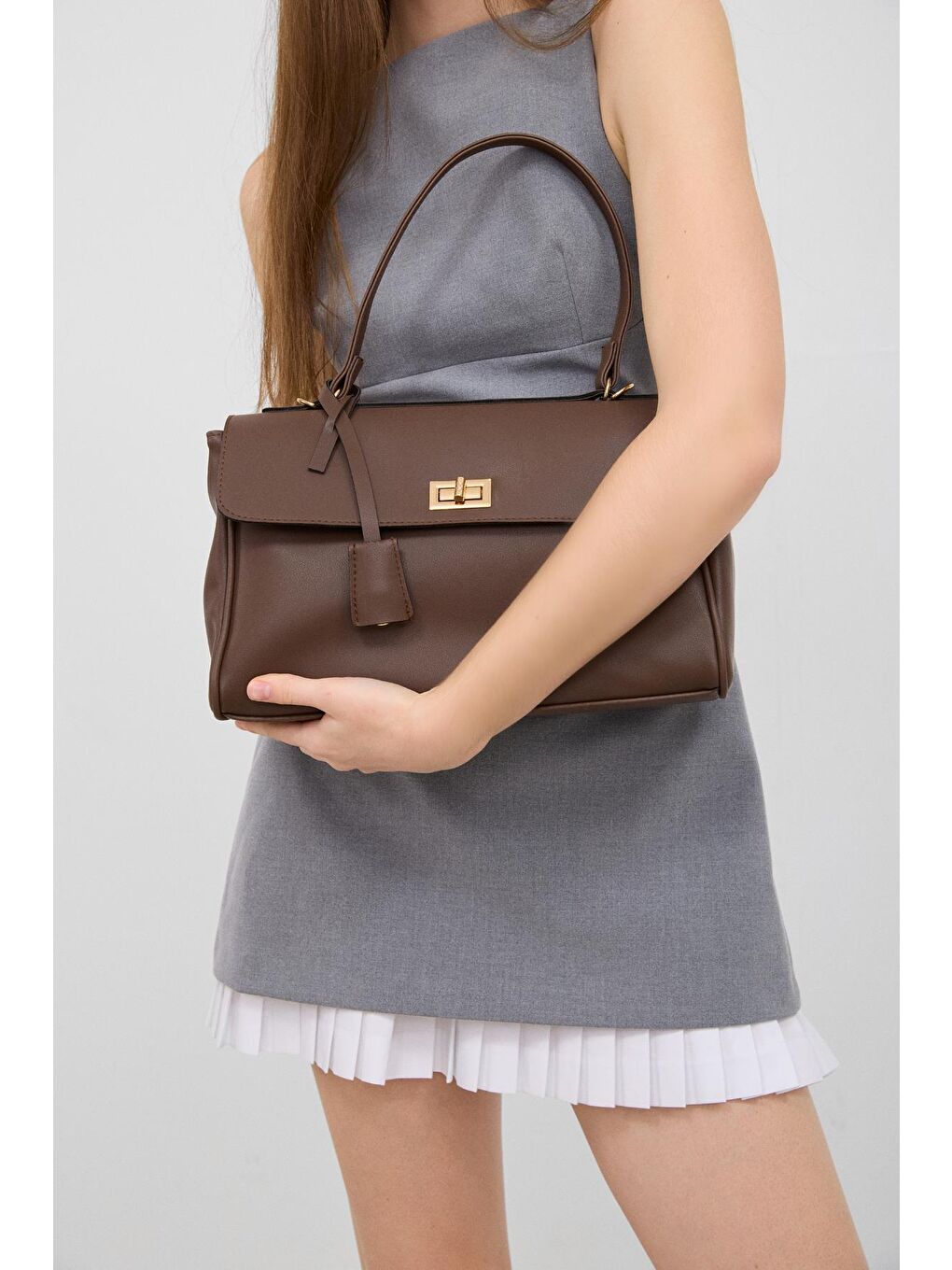 Amara Kilitli Klasik Omuz Çantası Kahverengi-1