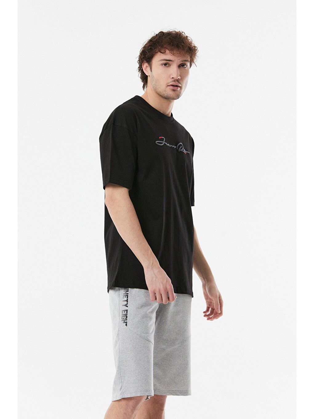 Siyah Nakışlı Bisiklet Yaka Oversize Tişört-2
