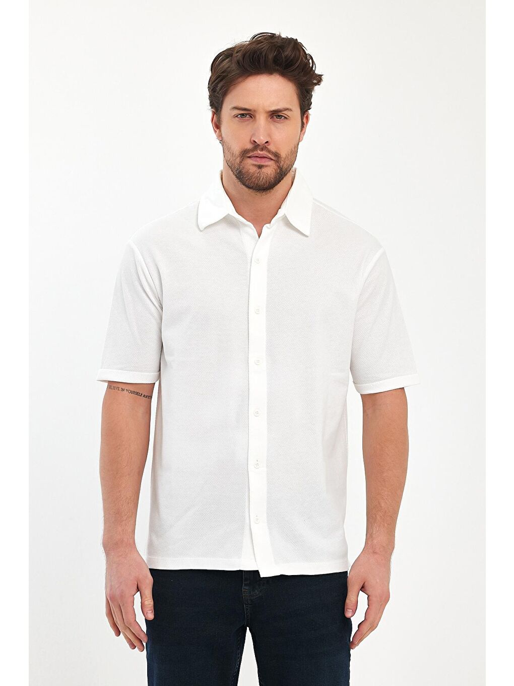 Beyaz Erkek Önü Düğmeli Erkek Gömlek Tişört