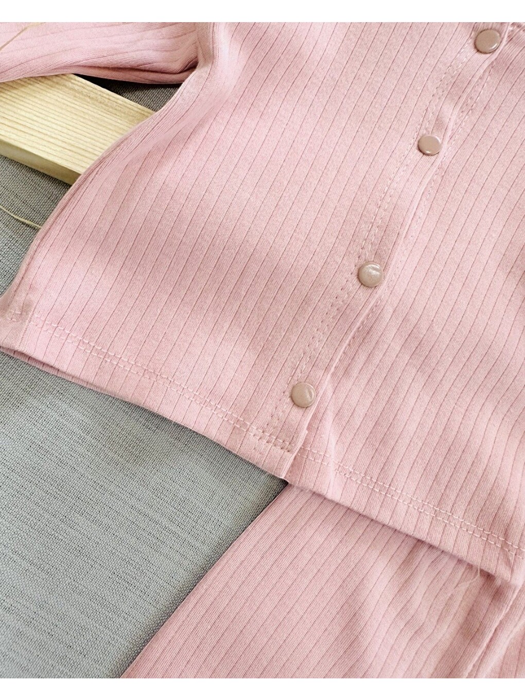 Pembe Çıtçıtlı %100 Pamuk Yenidoğan Fitilli Alt Üst Pijama Takım-1