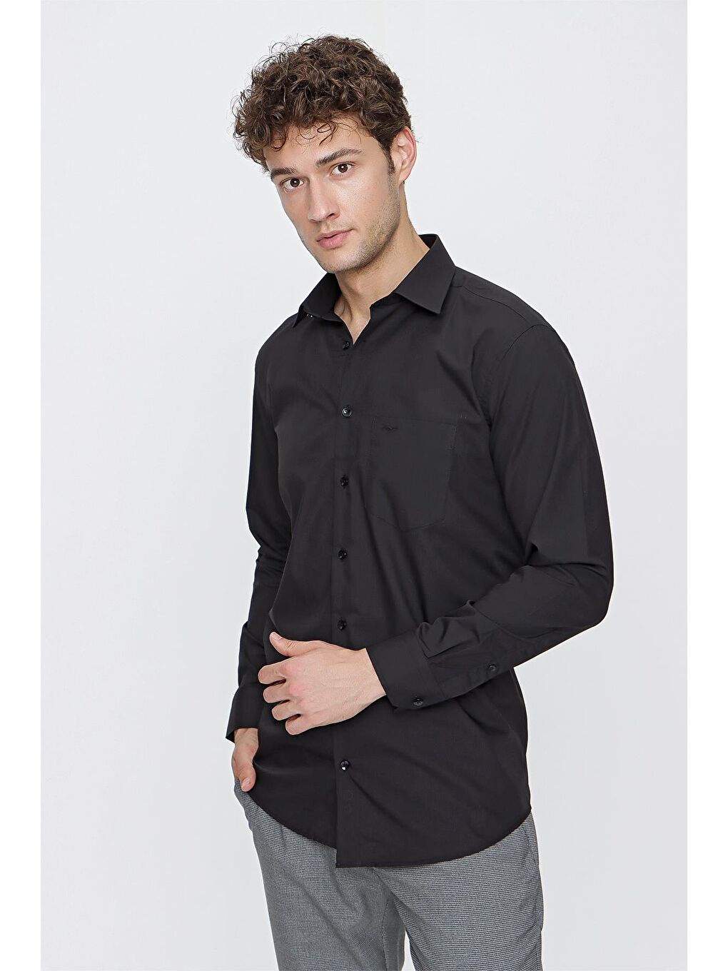 Siyah Uzun Kollu   Sert Yaka Cepli  Pamuklu Basic Comfort Fit Rahat Kesim Gömlek 1004240051