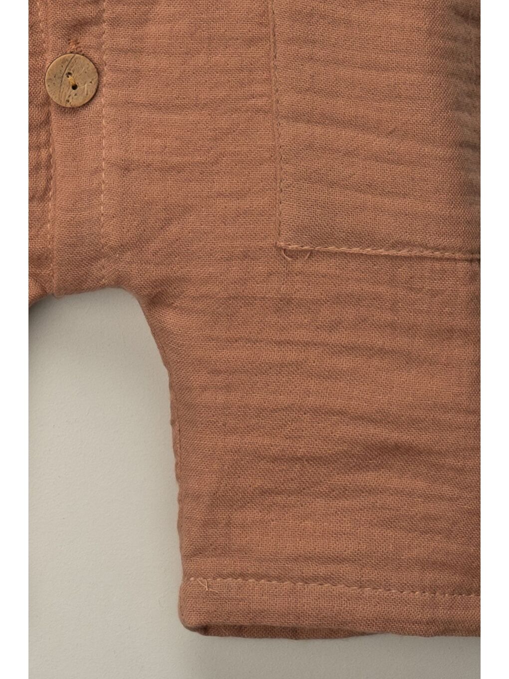 Kahverengi Kolsuz Müslin Organik Yazlık Cepli Naturel Bebek Tulum-4
