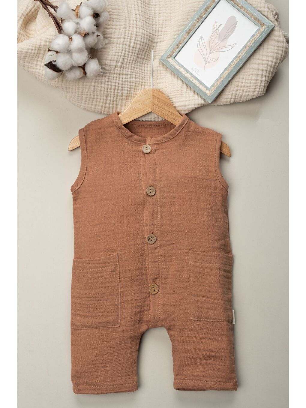 Kahverengi Kolsuz Müslin Organik Yazlık Cepli Naturel Bebek Tulum-1