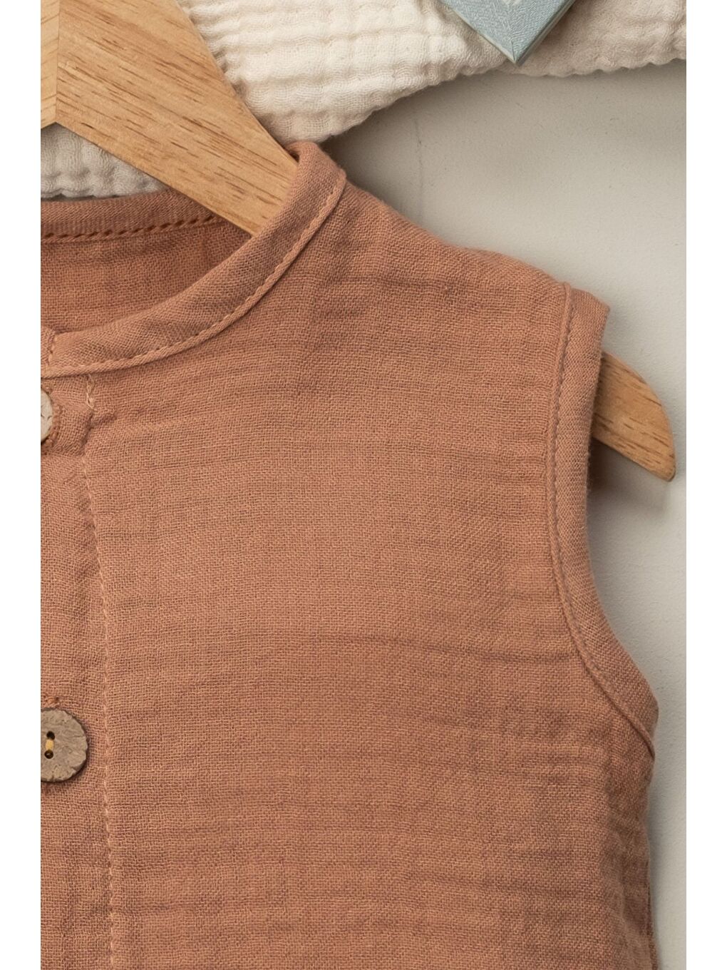 Kahverengi Kolsuz Müslin Organik Yazlık Cepli Naturel Bebek Tulum-5