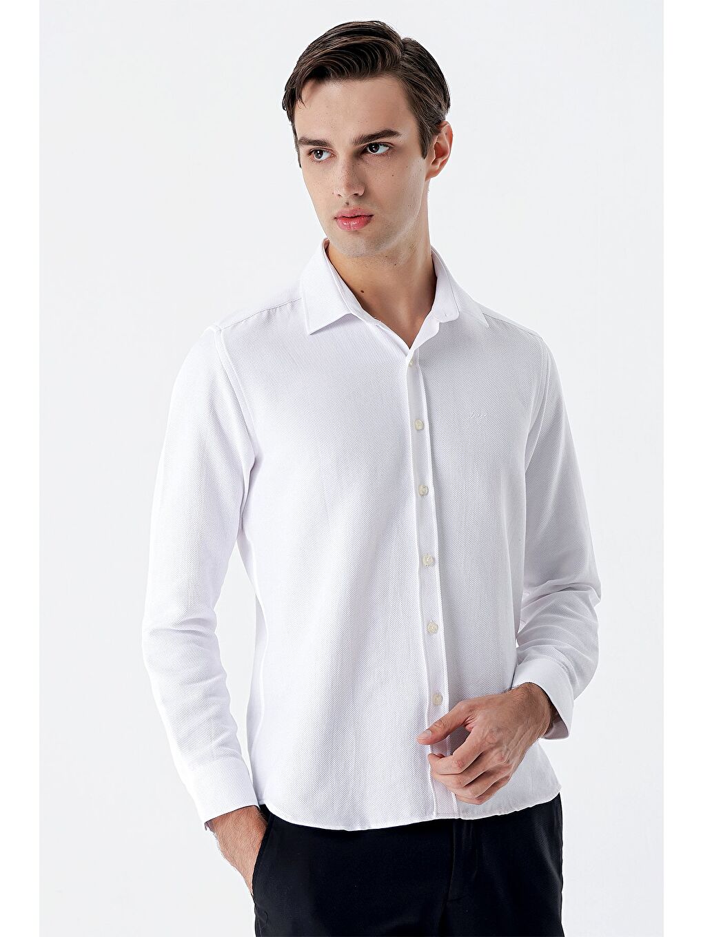Beyaz Uzun Kollu Desenli Armürlü Sert Yaka Cepsiz Klasik Slim Fit Dar Kesim Gömlek 1004235149-5