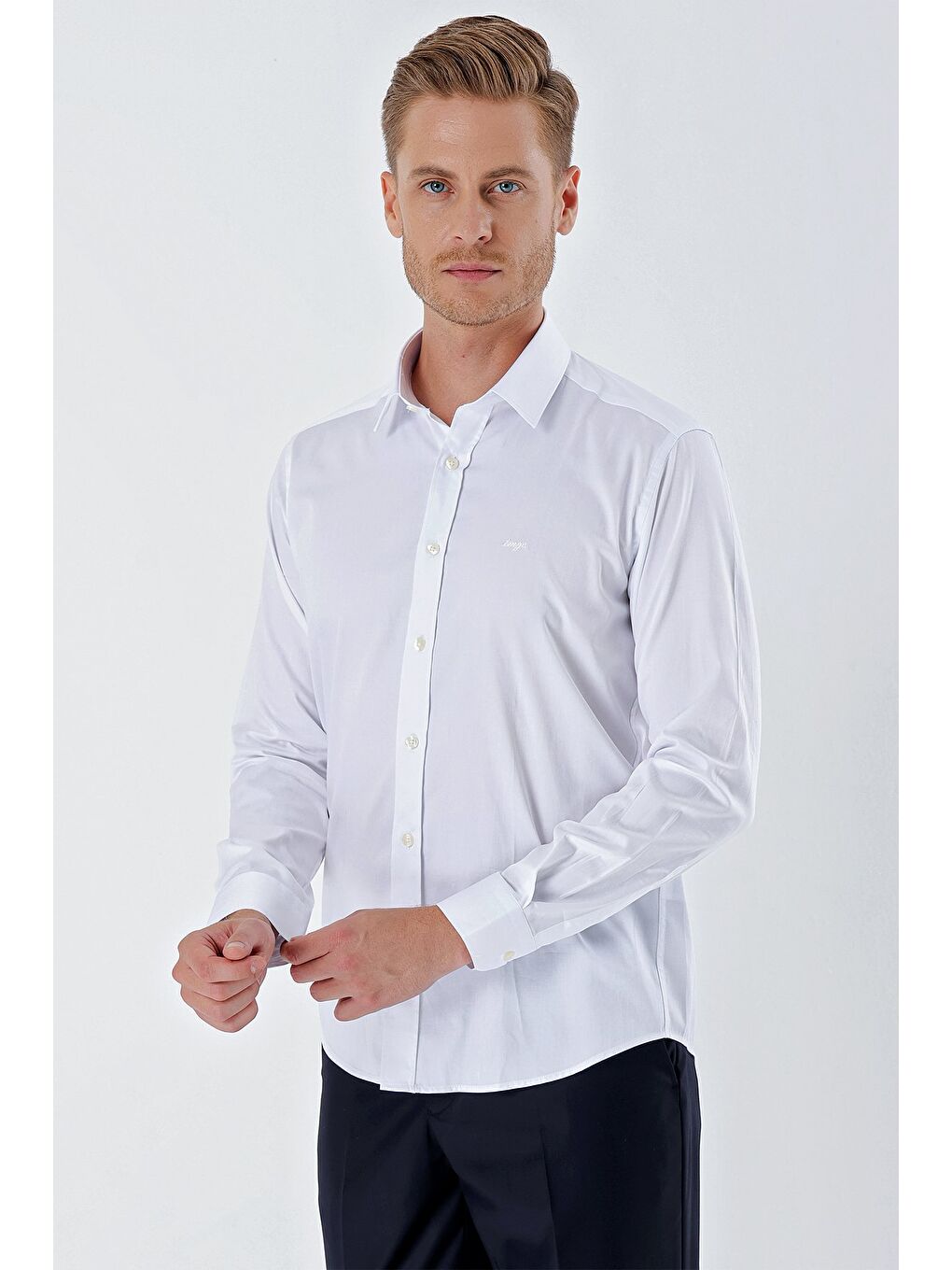 Beyaz Uzun Kollu Sert Yaka Cepsiz %100 Pamuk Klasik Slim Fit Dar Kesim Gömlek 1004230424