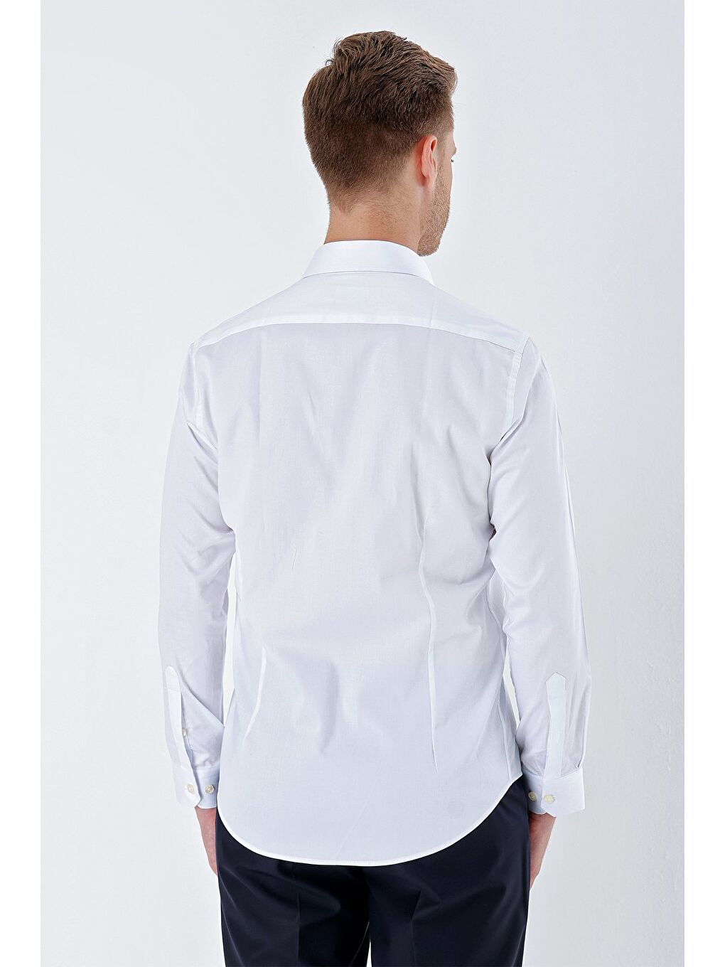 Beyaz Uzun Kollu Sert Yaka Cepsiz %100 Pamuk Klasik Slim Fit Dar Kesim Gömlek 1004230424-1