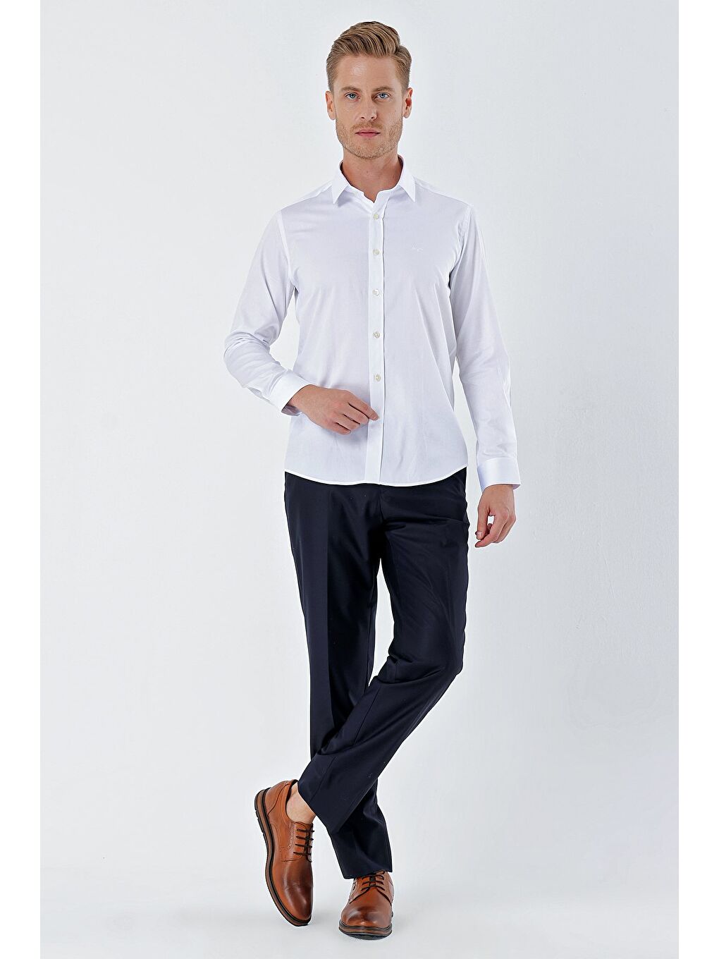 Beyaz Uzun Kollu Sert Yaka Cepsiz %100 Pamuk Klasik Slim Fit Dar Kesim Gömlek 1004230424-4