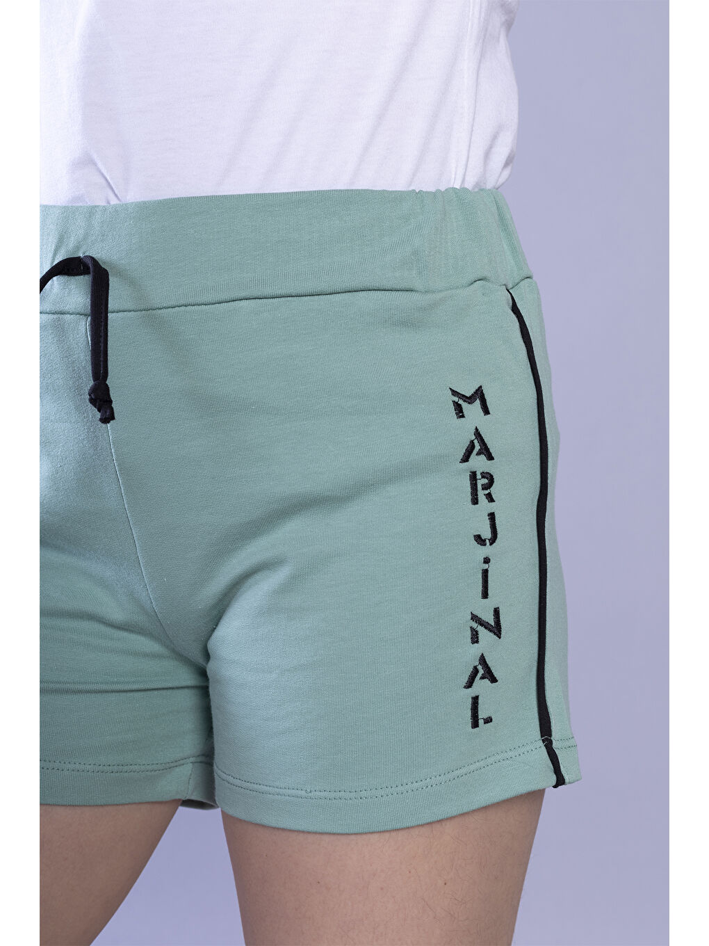 Yeşil Kız Çocuk Yazı Nakışlı Şort-1