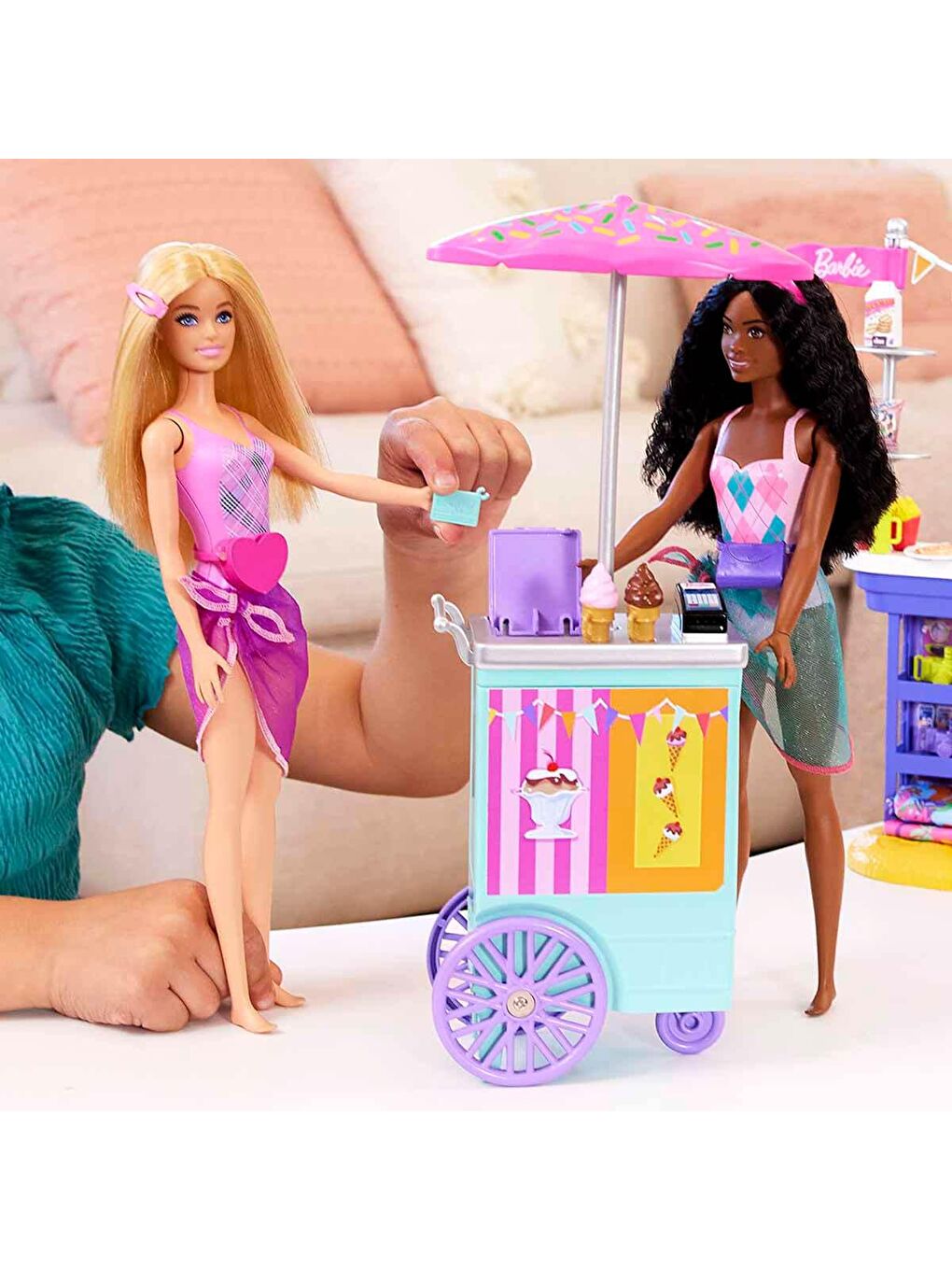 BARBIE Renksiz Brooklyn ve Malibu Bebekleri Oyun Seti HNK99 - 1