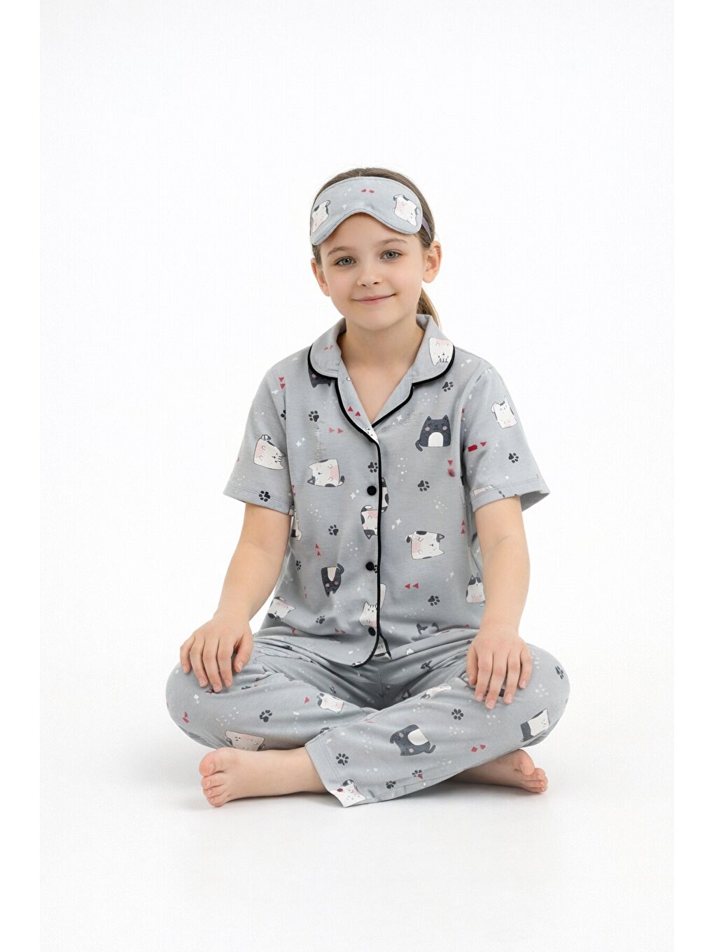 Gri Kedi Desenli Düğmeli Kısa Kol Kız Çocuk Göz Bantlı Pijama Takımı 23818-1