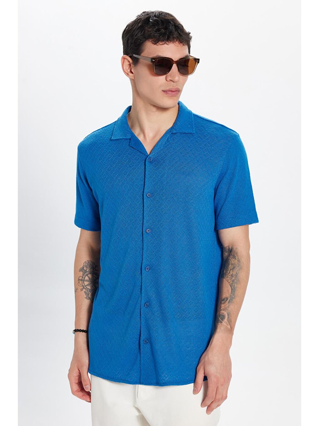 Erkek Slim Fit Dar Kesim Kısa Kollu Örme Doku Apaş Yaka Saks Mavi Gömlek