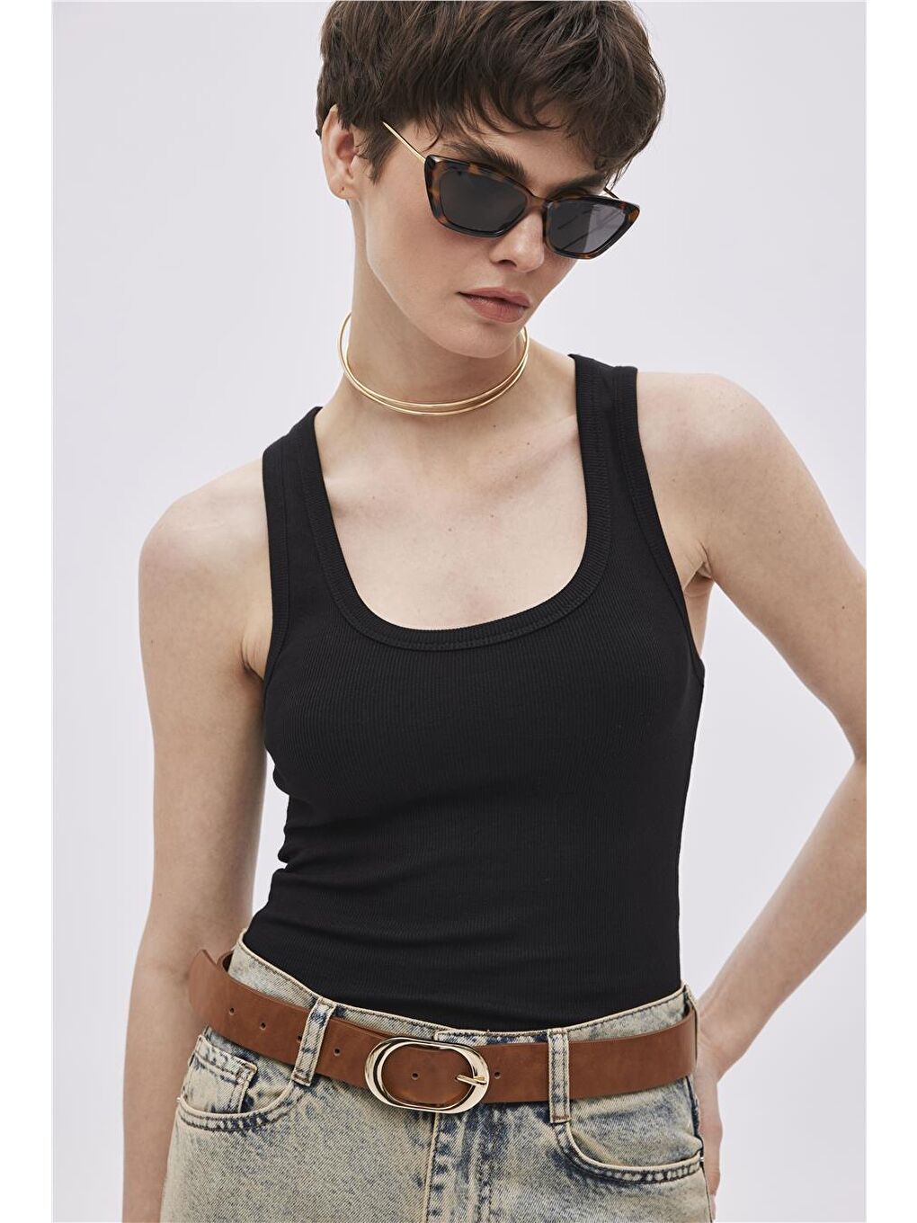 Siyah Havuz Yaka Fitilli Atlet