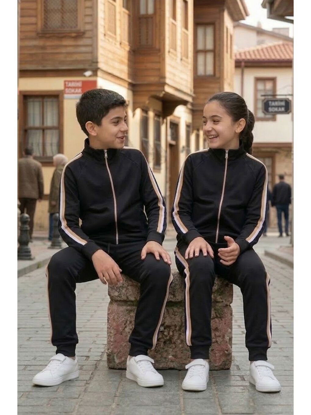 Siyah Unisex Çocuk Dik Yaka Üç Şeritli Şardonlu Dalgıç Eşofman Takımı-5