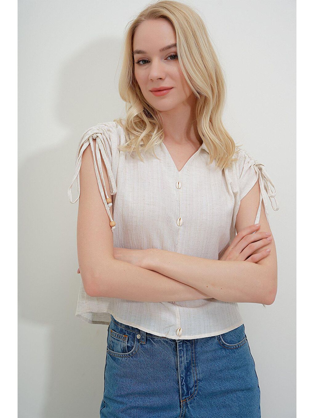 Bej V Yaka Omuz İp Büzgülü BLUZ-1