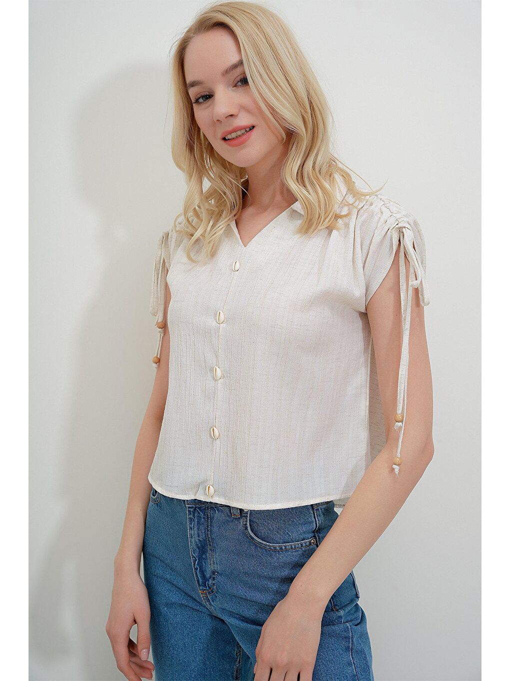 Bej V Yaka Omuz İp Büzgülü BLUZ-4