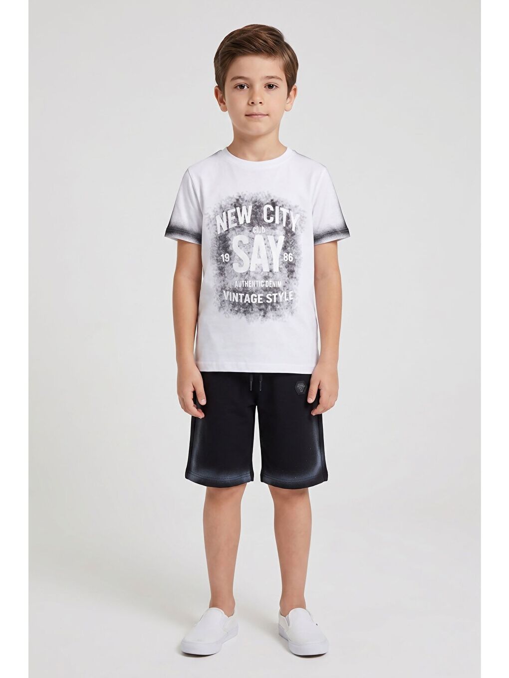 Beyaz Kabartmalı Yazılı Tişörtlü Desenli Şortlu Erkek Çocuk 2li Takım 23814